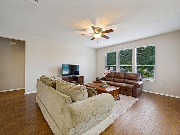4th image of 122 Prairie Creek Trl