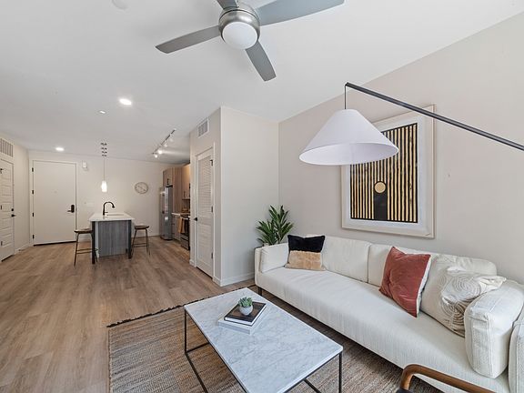 BroadwayPark_interior_living room (2)