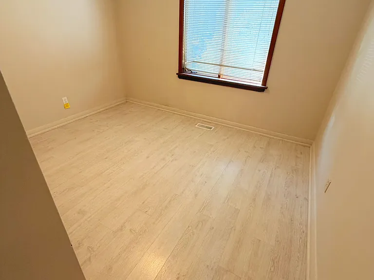 481 Hounslow Ave — Photo 10