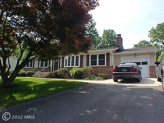2nd image of 10913 Hillcrest Dr