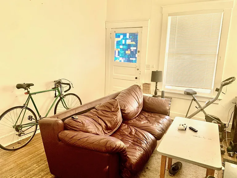725 E 5th St #1 — Photo 6