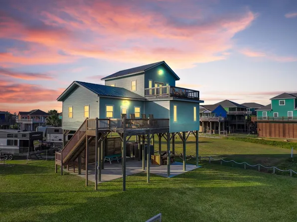 1890 Atlantis Ln, Crystal Beach, TX 77650