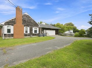 3 The Moor, East Islip, NY 11730