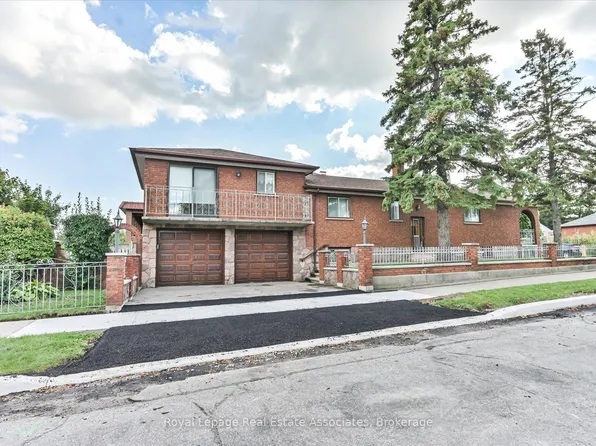 135 Jay St, Toronto, ON M6L 2M3