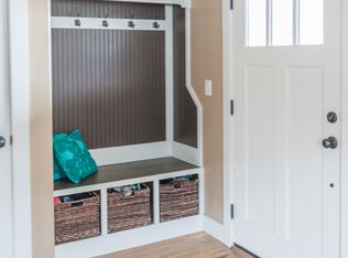 1923 E Grand Ave, Des Moines, IA 50316