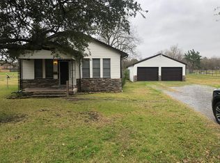 6200 Garner St, Groves, TX 77619