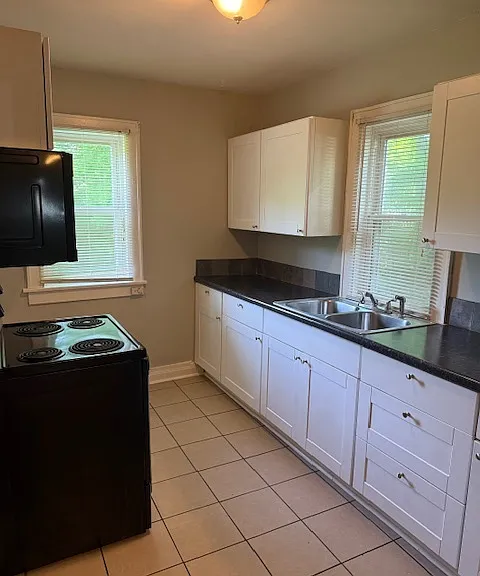 1011 Broadmoor Dr #B — Photo 2