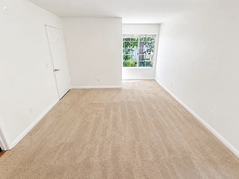 5525 Canoga Ave #209 — Photo 15