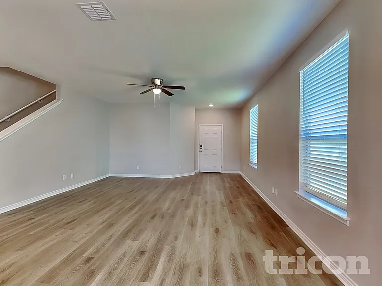 2615 Green Leaf Way — Photo 2