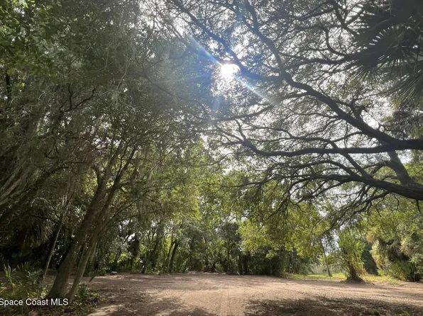 5122 Riveredge Dr, Titusville, FL 32780