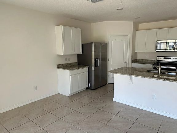 3rd image of 2681 Magnolia Ave #11