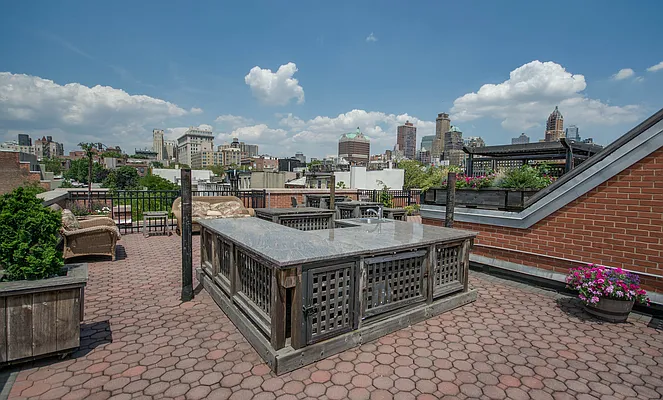 Sold by Skyline Realty LLC II | media 18