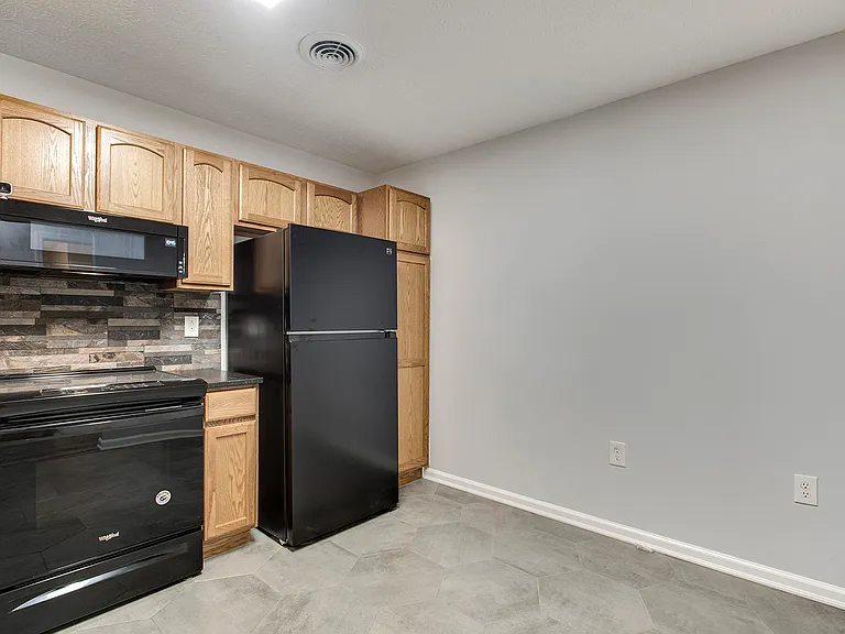 101 Pinewood Dr #1 — Photo 4