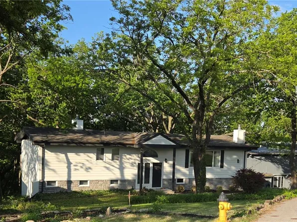250 Arapaho Cir E, Shawnee, KS 66217