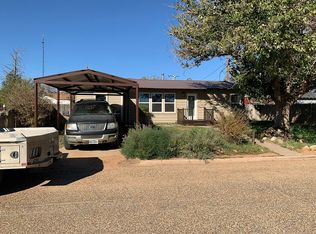 906 14th St, Seagraves, TX 79359