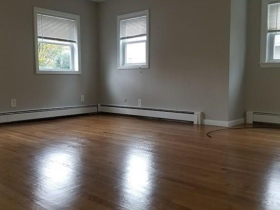 4th image of 35 Marshall St #1