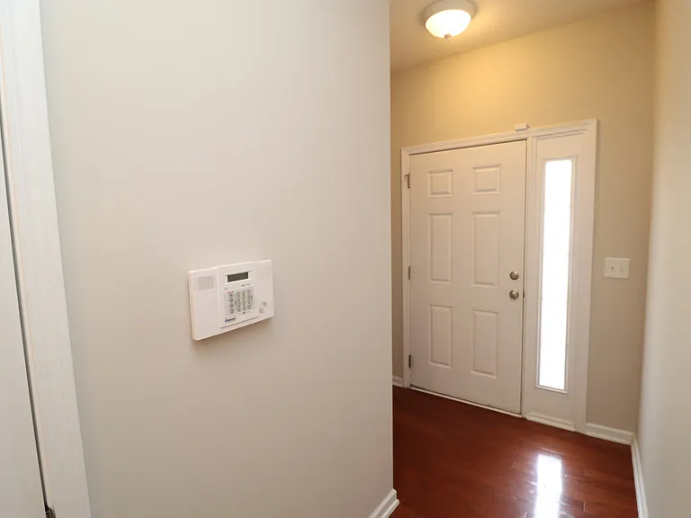 110 Fanwood Ct — Photo 2