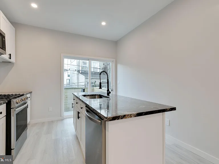 614 Hoffman St — Photo 7