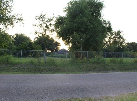 5th image of 3015 Floresta St