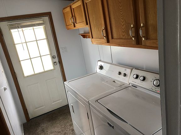 4th image of 121 Cedar St