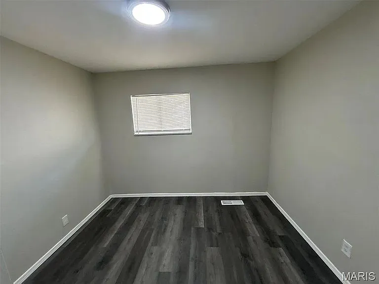 248 Perthshire Rd — Photo 15