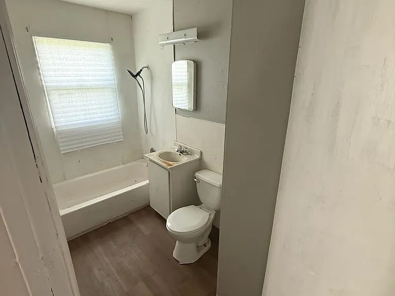 1414 Dunaway St — Photo 3