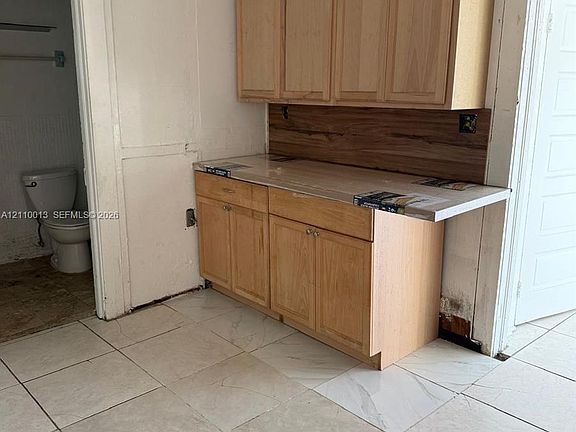 2nd image of 2253 SW 16th St #3