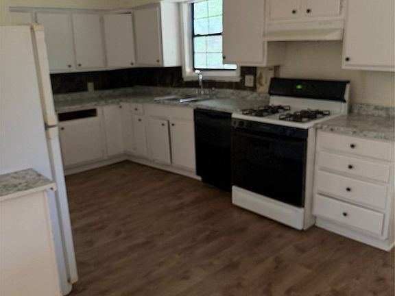 3rd image of 203 Hamden Ln