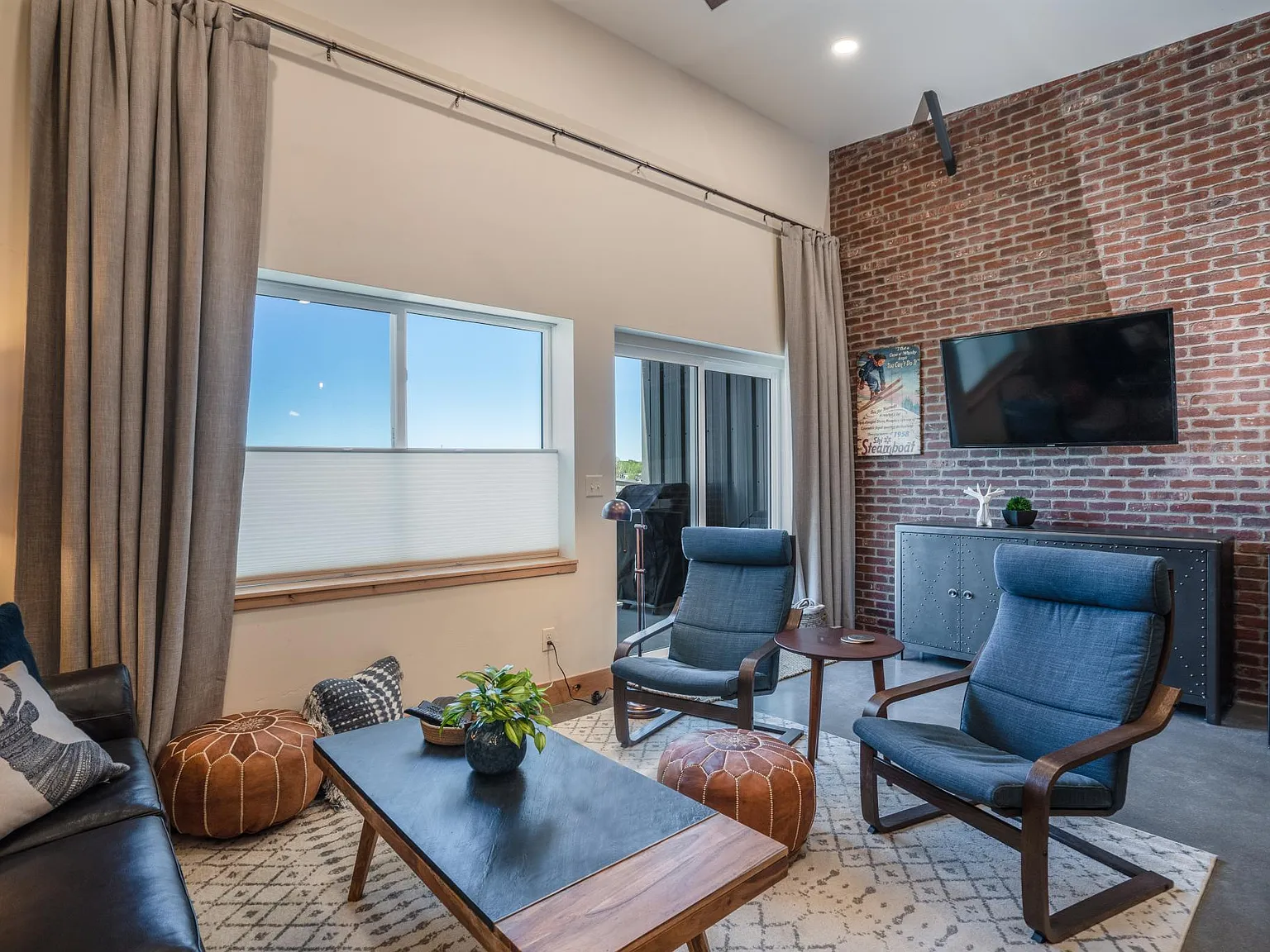 2 bed, 1050 sqft, $3,500 — Photo 2
