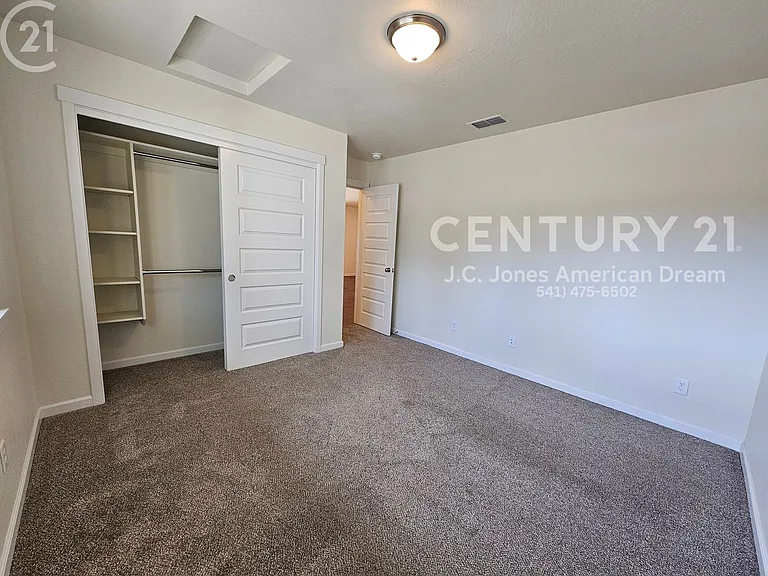 1006 SW L St — Photo 13