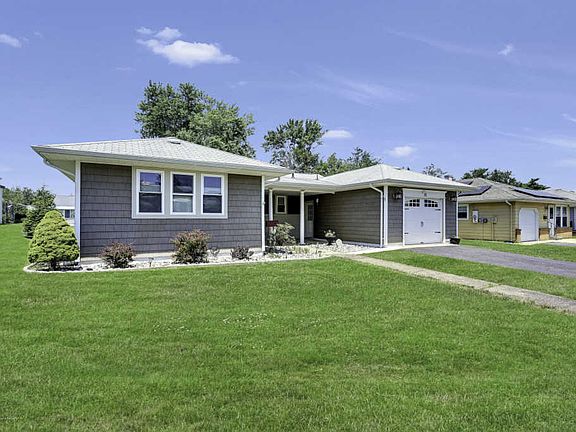 3rd image of 31 Saint David Dr