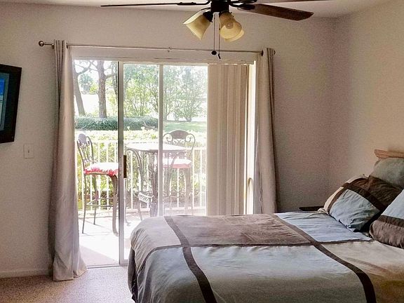 5th image of 161 Palm Dr #102