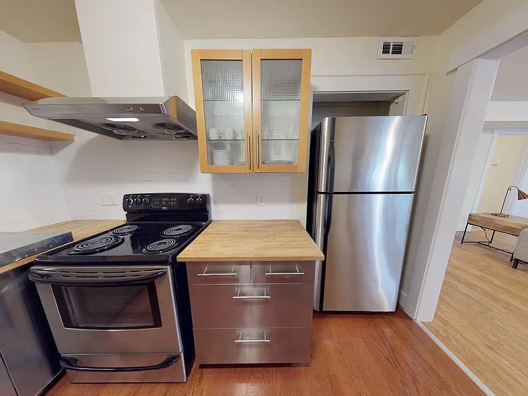 1641 10th Ave E #B — Photo 9