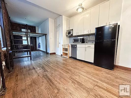 5th image of 193 Bleecker St APT 3