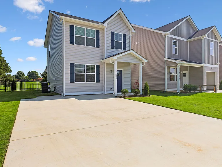 7608 Nightingale Ct — Photo 2