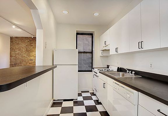 4th image of 337 W 21st St APT 2B