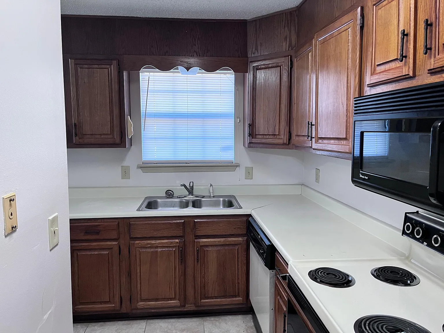 3043 Autumn Pl S — Photo 2