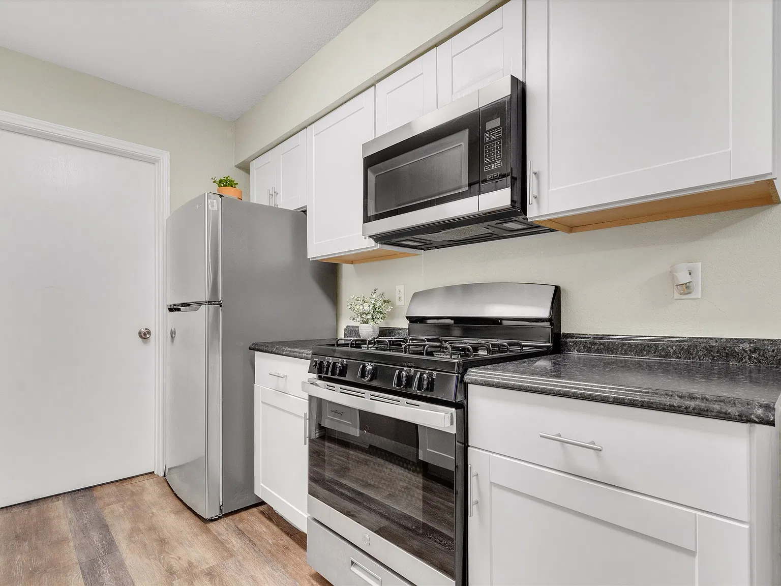 3 bed, 1063 sqft, $1,800 — Photo 4