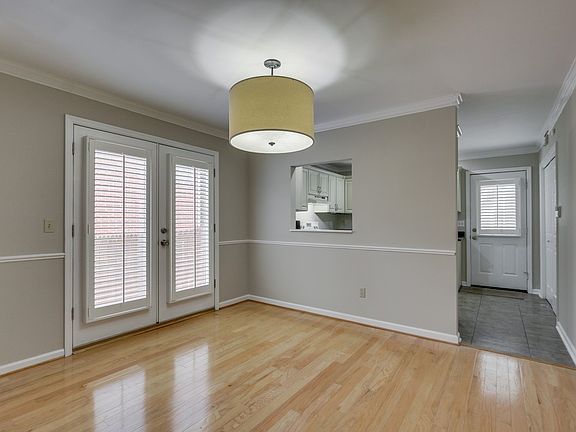 5th image of 3726 Meadowbrook Ave