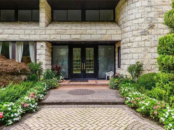 4 Summerwind Drive, Muttontown, NY 11545