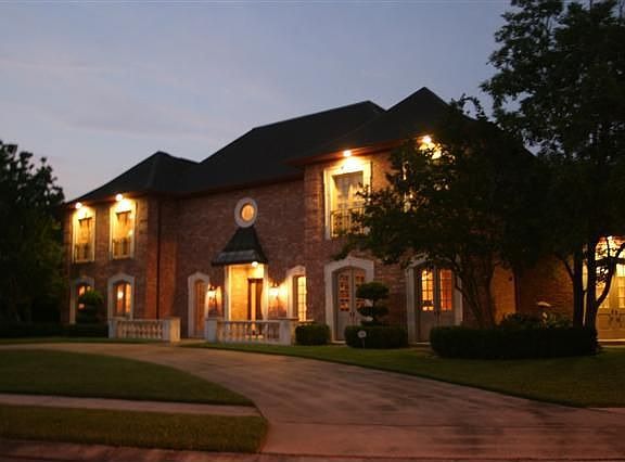 2nd image of 326 Yorkshire Ln