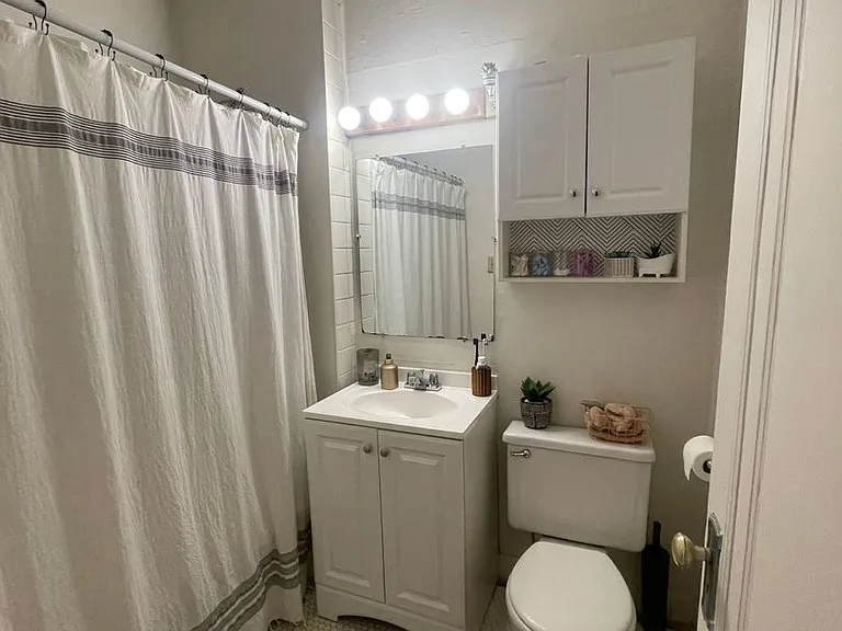 Newport Manor — Photo 103