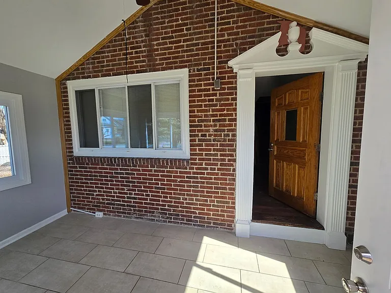 901 Elton Ave — Photo 2