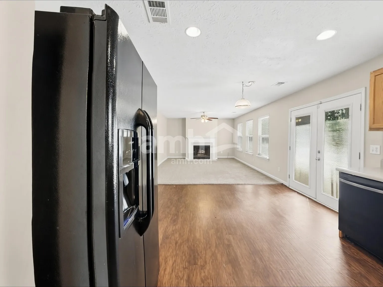 3 bed, 2.5 bath, 2312 sqft, $2,310 — Photo 4