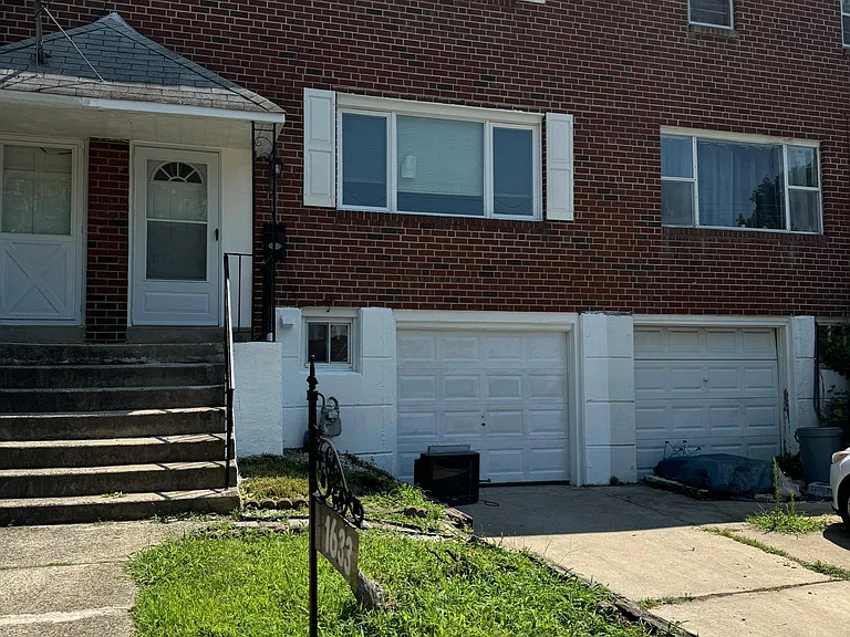 1633 Powell Rd — Photo 3