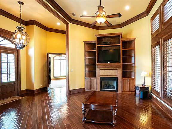 3rd image of 240 Clear Lake Cir