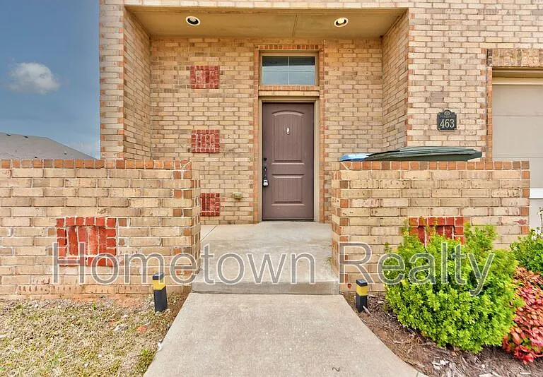 463 S Fretz Ave — Photo 2