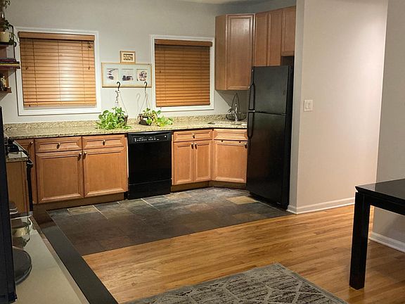 2nd image of 1834 W Iowa St Floor 2