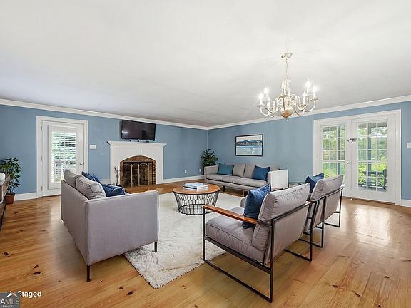 3rd image of 236 Flora Ave SE
