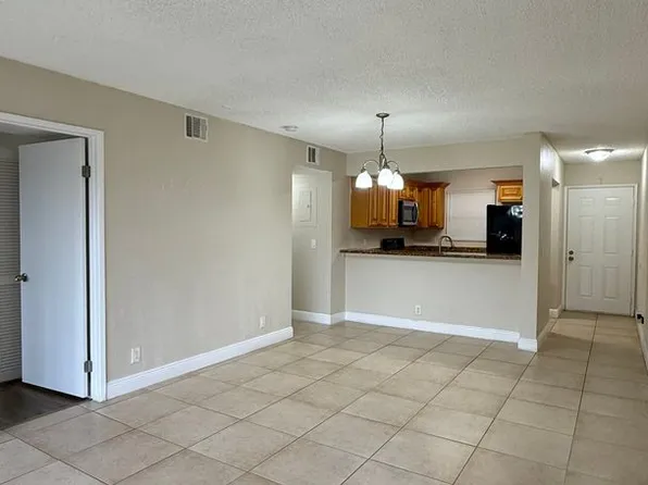 1500 Lake Crystal Dr, West Palm Beach, FL